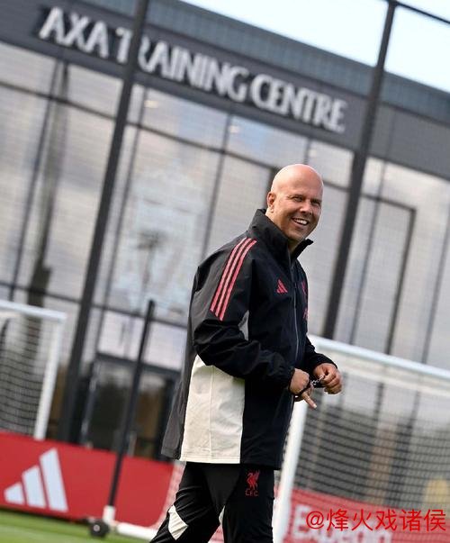 哈格里夫斯:琼斯在场上的位置偏后一些 哈格里夫斯:琼斯在场上的位置偏后一些